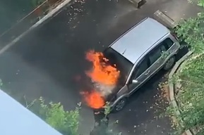 Во дворе девятиэтажки взорвался Ford (видео)