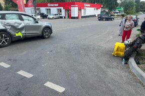 Двое подростков пострадали в столкновении мотоцикла и иномарки на Огородной