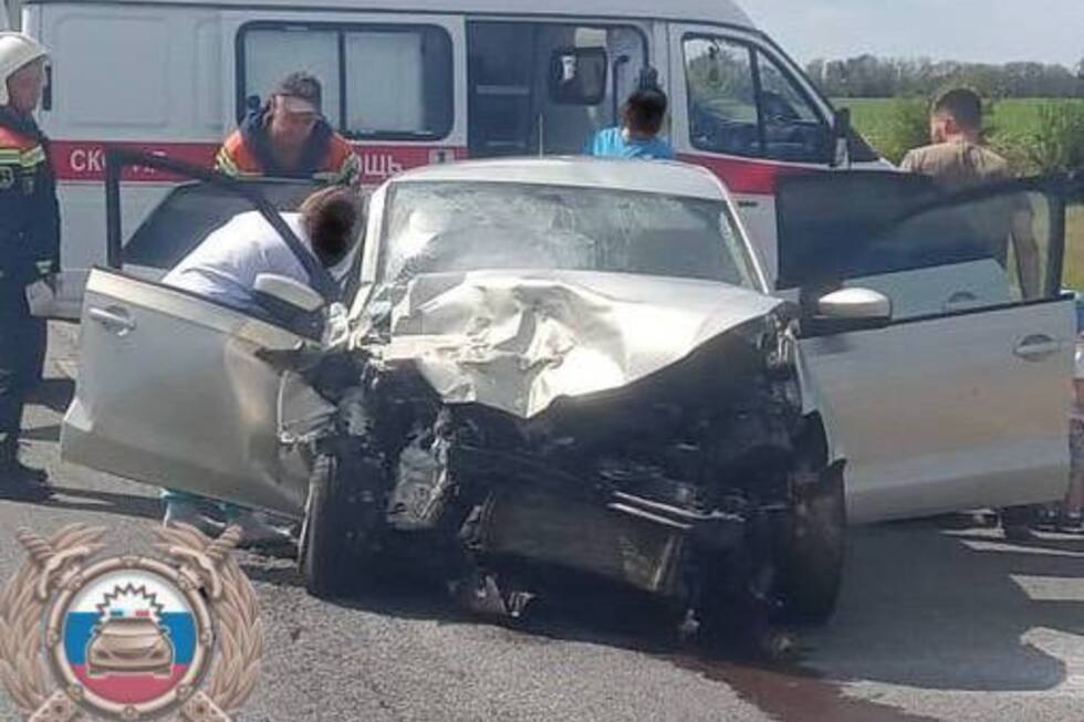 Три человека, включая ребёнка, травмировались в столкновении иномарок в Балашовском районе