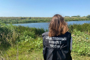 Подросток отправился на рыбалку с отчимом, выпал из лодки и утонул 