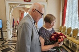Встретились у «Липок»: в Саратове поздравили пару, прожившую в браке 60 лет
