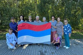 Не докрутили: в одном из районов Саратовской области готовятся отметить День флага, но пока немного путаются в порядке цветов 