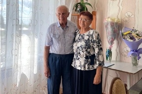 Его семью эвакуировали в годы войны, она приехала учиться: чиновники рассказали о супружеской паре, которая отметила 60-летний юбилей совместной жизни
