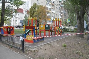 Жители СХИ умоляют мэра Исаева отдать им площадки, которые сносят в Октябрьском районе: «Их состояние такое, что нашим детям даже не снилось»