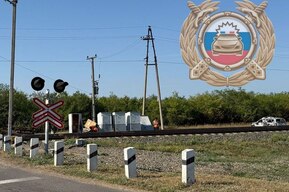 В Саратовской области водитель легковушки пострадал в столкновении с поездом «Нижневартовск — Адлер»