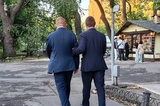 Подручные: чиновники мэрии Саратова прогулялись по «своему» Горпарку, не увидели мора в зловонном пруду, усеянном дохлой рыбой и не смогли найти «дом»