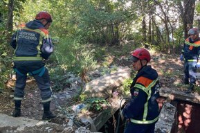 Мужчина упал в четырёхметровый коллектор с водой и выжил