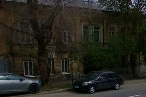 Власти решили снести дом в центре Саратова, на опасность которого жители указывали еще 6 лет назад