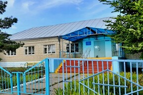В Чардыме дождались начала учебного года и решили закрыть на ремонт раздевалку и душ в школе