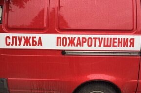 На Навашина тушили расселённую пятиэтажку