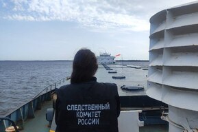 Суд ограничил свободу второму помощнику капитана теплохода, который врезался в баржи 