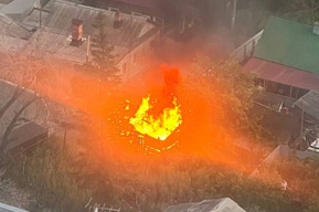 Пожар в центре Саратова: огонь полностью уничтожил частный дом