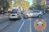 Одна Toyota сбила велосипедиста, а в другую врезался Ford