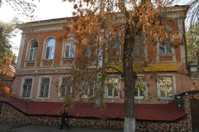 Старинный дом возле сквера Первой учительницы признали аварийным