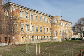 «Согласие не получено»: чиновники мэрии безуспешно пытались выпросить у епархии здание для расширения школы в центре Саратова