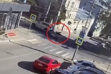 Опубликована видеозапись аварии в центре Саратова с несовершеннолетними мотоциклистами и внедорожником Tank
