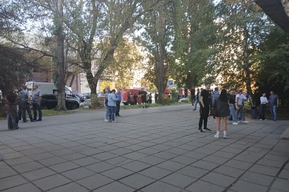 В офисном здании в центре Саратова загорелся кондиционер: проводилась эвакуация 