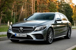 Горожанин отремонтировал Mercedes-Benz в кустарных условиях, а потом решил его продать