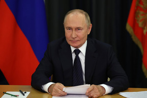 Владимир Путин поднял оклады чиновникам, судьям, генпрокурору и главе СК