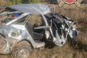 В Аркадакском районе опрокинулась «Приора»: есть погибшая и пострадавший