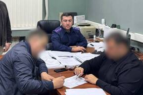 Высокопоставленный полицейский обещал за 300 тысяч добыть для знакомого госномера «777» и «888»