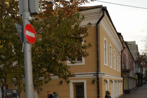 Власти по очень низкой цене продали часть дома-памятника в самом центре Саратова