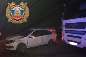«Лада Гранта» не поделила дорогу с грузовиком, Daewoo вылетела с дороги