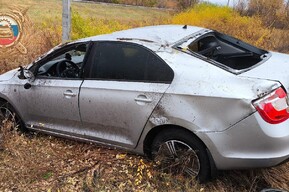В Балаково Skoda вылетела с дороги, в Энгельсе сбили женщину