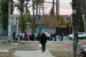 Горожане рассказали о переполненности автобусов, запущенных вместо трамваев №3: «Люди едут, как в консервной банке»