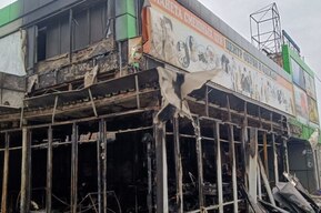 Возле трамвайного кольца на Огородной произошел пожар на рынке