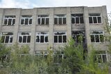 Ужасы городского КУИ: мэрия Саратова решила закрыть окна и двери в заброшенном здании колледжа