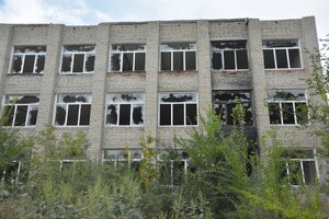 Ужасы городского КУИ: мэрия Саратова решила закрыть окна и двери в заброшенном здании колледжа