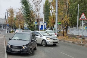 Саратовец просит откликнуться свидетелей лобового столкновения, в которое попали его родители