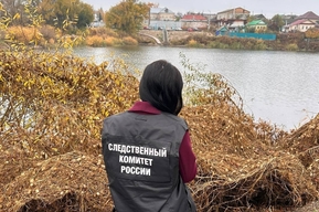 Прохожие нашли в водоеме возле парка труп мужчины