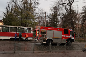 Из-за возгорания вагона в центре Саратова остановились трамваи популярного маршрута