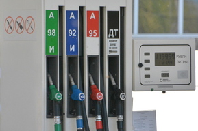 Саратовская область стала лидером в РФ по снижению цен на топливо, но бензин остается самым дорогим в ПФО