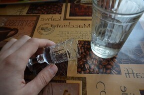 Мужчина выпил бутылку водки и сел за руль (ничем хорошим это не закончилось)