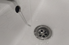 Из-за аварии десятки тысяч жителей областного центра остались без холодной воды: адреса