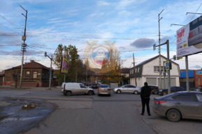 На Соколовой столкнулись иномарка и отечественная легковушка: есть пострадавшая