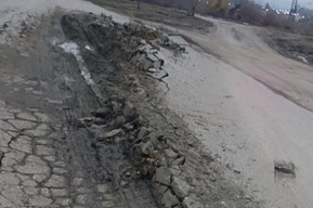 Прообещались: Володину рассказали о разбитой дороге в Ленинском районе, которую, по словам чиновников, должны были отремонтировать ещё три недели назад