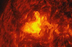 На Земле произойдет одна из самых мощных магнитных бурь года. Ожидаются полярные сияния