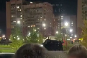 Молодые люди катались на машине по парку, пассажир вылез из салона на ходу: реакция ГИБДД