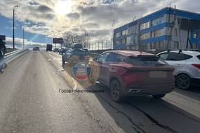 Девочку-подростка увезли в больницу после столкновения двух легковушек 