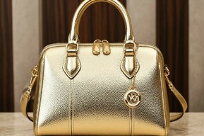 Жительница Маркса отсудила более 270 тысяч из-за дефектов на сумке