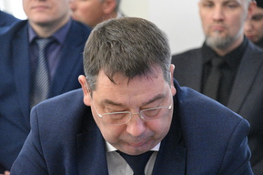 «Ряд объектов в судах»: недавно отремонтированный сквер на Ильинской площади, подмываемый коммунальной аварией, никак не могут освободить от ларьков