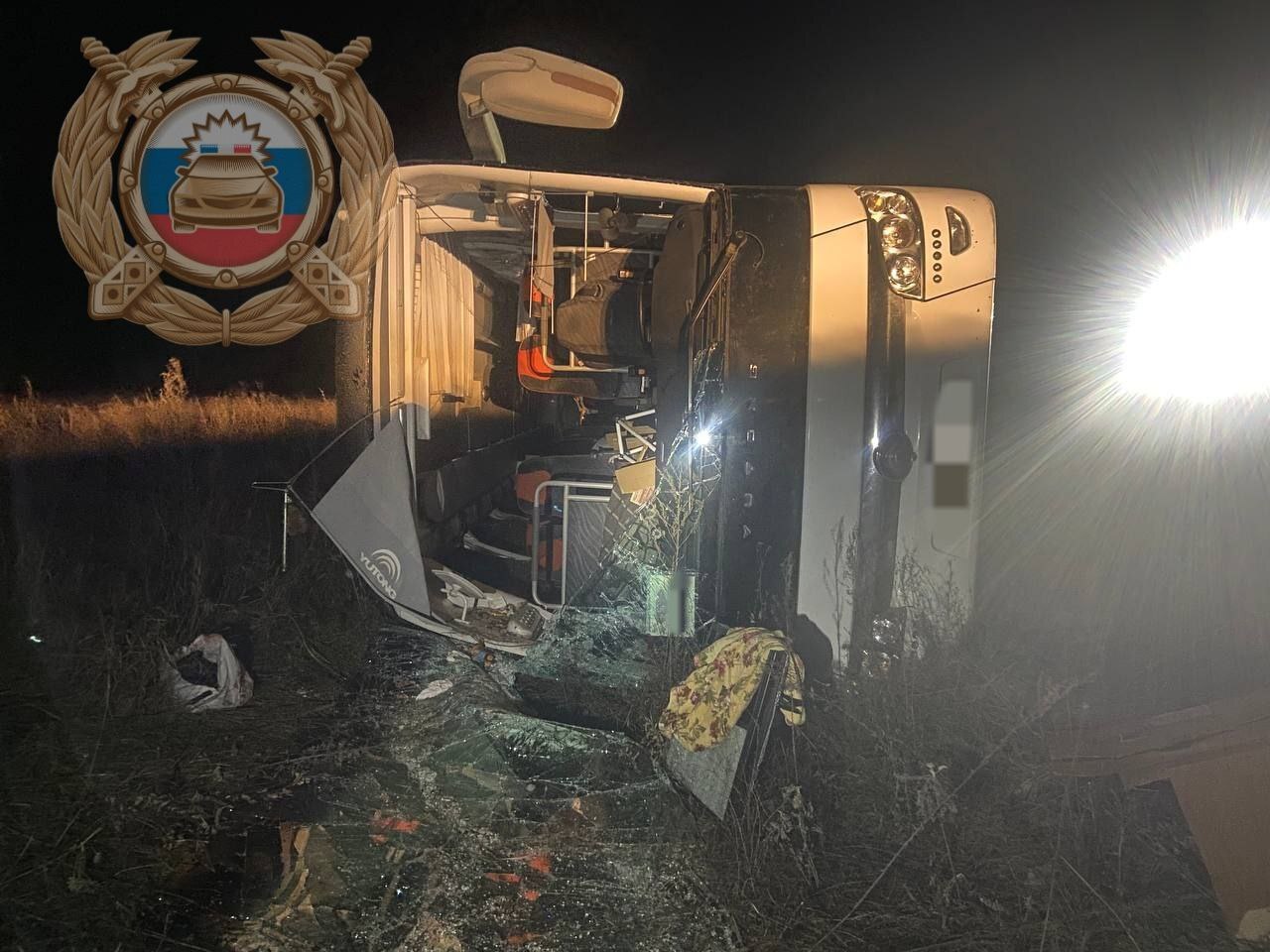 На сельской дороге перевернулся автобус: есть пострадавшие 