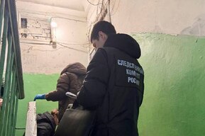 Желавшему остаться наедине с женщиной мужчине вонзили в тело нож, он скончался в подъезде