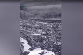 «Проезд возможен»: губернатор высказался о поселковой дороге, на жуткое состояние которой жаловались жители