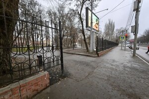 Начали прорастать, а затем «испарились». Ворота в Детском парке Саратова исчезли, а ответственная организация не может сказать, куда