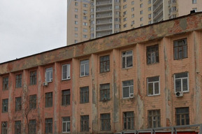 Дом, который «прославил» Энгельс на Первом канале, вновь привлек внимание федеральных силовиков